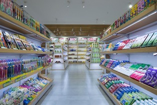 進(jìn)口日用品與韓國化妝品超市的經(jīng)營(yíng)策略